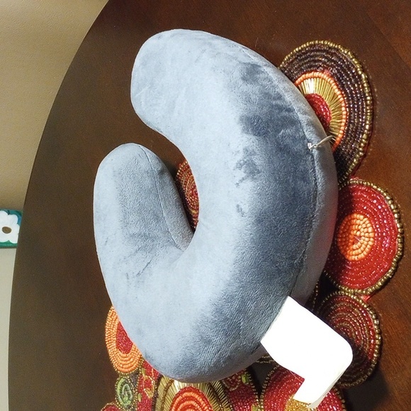 NWOT Travel Neck Pillow - Picture 5 of 9